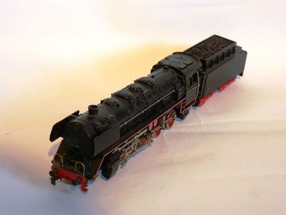 null MÄRKLIN 3027/5 (1962) locomotive 150, tender 4 axes, plastique noir avezc telex,...