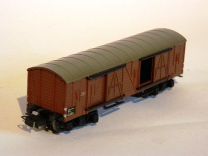 null MÄRKLIN 333/2 (1950) wagon fermé, 4 axes, brun/rouge, 4 axes, en très bel é...