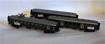 null MÄRKLIN (3)) wagons suisses, 4 axes, Lg 21cm, BK 5 en bel état 

- 4017/6 (1957)...