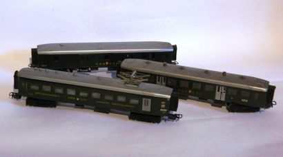 null MÄRKLIN (3)) wagons suisses, 4 axes, Lg 21cm, BK 5 en bel état 

- 4017/6 (1957)...