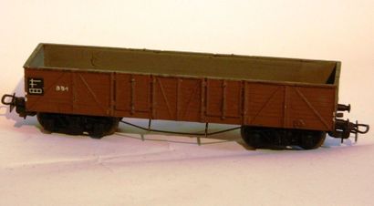 null MÄRKLIN 331/3 (1952), wagon ouvert 4 axes, brun foncé, en bel état.