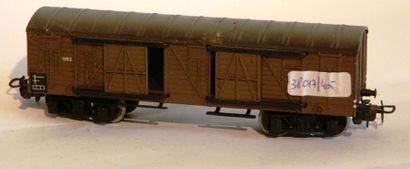 null MÄRKLIN 333/3 (1952) wagon fermé, 4 axes, brun/rouge, 4 axes, petite traces...