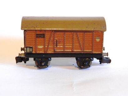 null MÄRKLIN 381/1 (1935) wagon fermé, brun, 2 axes, attelage type 1 bel état.

MÄ...