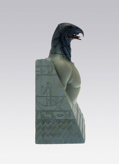 null Bilal/Attakus. Sculpture polychrome représentant le personnage de Horus sortant...
