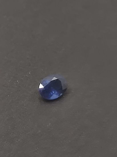 SAPHIR bleu Ovale 

Poids : 1,07 ct 

Provenance...