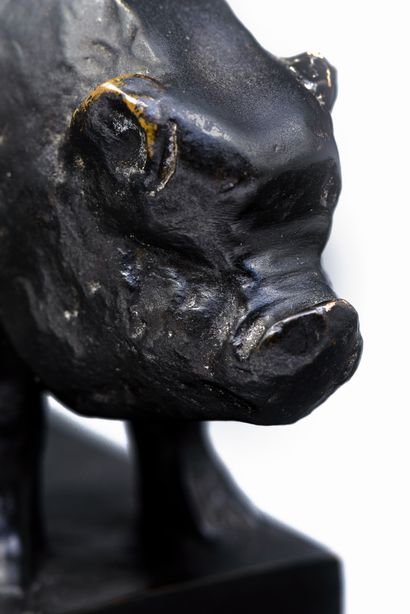 null 
POMPON - Cochon du Yorkshire

Sculpture en bronze à patine brune

Année 1924

Certificat...