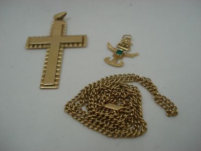 null 1 Chaîne Or 8,62 g maille gourmette 1 Croix Or 9,18 g 1 Pendentif Or et pierre...