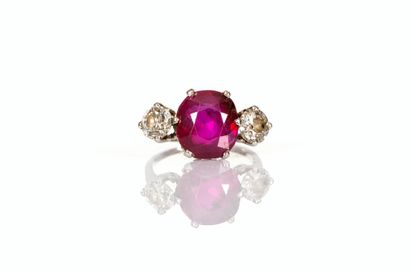 null 
RING in white gold 750 decorated with a ruby of 8.20 ct approximately shouldered...
