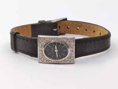 null 
PIAGET




Montre bracelet de dame, boitier rectangulaire en or gris pavé de...