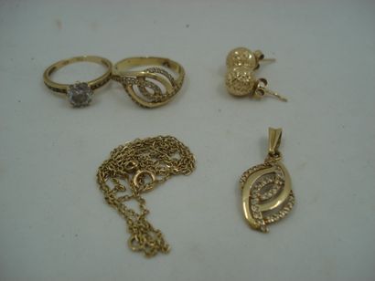 null 1 Chaîne Or 18kt 1,67 g maille forcat 1 Pendentif Or 18kt et pierres 1,48 g...