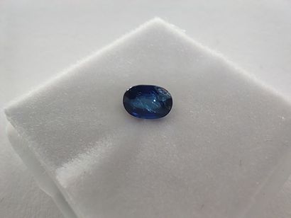 null SAPHIR blue Madagascar ovale 

Dim : 5,6mm x 4,2mm

Poids : 0,68ct