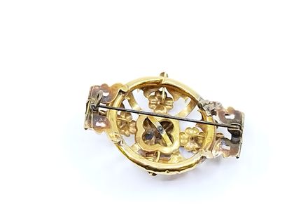 null Belt buckle transformed into a brooch in yellow gold 750° round with plant and...