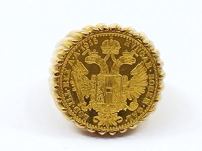 null CHEVALIERE PIECE ducat d' Autriche en or jaune 750°

Poids : 11,73 g

TDD 5...