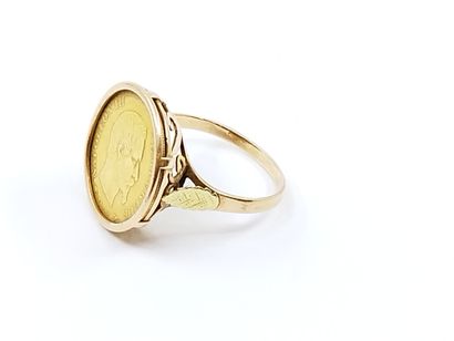 null French Work

Yellow gold ring 750° decorated with a 10 francs coin 

weight...