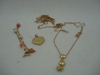 null 1 Collier Or 18kt 1,87 g 1 Chaîne Or 18kt 1,98 g 1 Pendentif Or 18kt 1,03 g...
