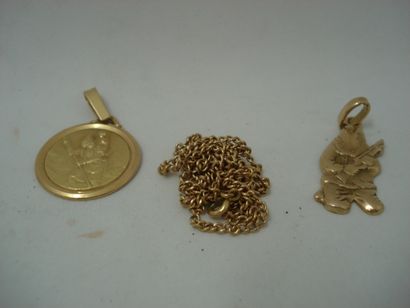 null 2 Pendentifs Or 18kt 12,28 g 1 Chaine Or 18kt 7,91 g