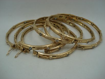 null 6 Bracelets rigides ouvrants Or 18kt et pierres 65,69 g