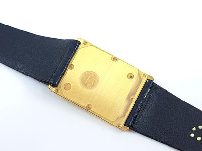 null ETERNA 
Montre bracelet, boîtier rectangulaire en or jaune 750° guilloché, cadran...