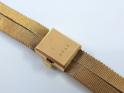 null DIFOR INCABLOC
Montre bracelet en or jaune 750°,boîtier rectangulaire
Mouvement...