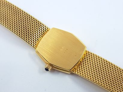 null BAUME ET MERCIER 
Montre bracelet de dame en or jaune 750°, boîtier hexagonal,...