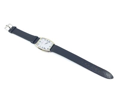 null UNIVERSAL Genève
Montre bracelet, boîtier tonneau en or gris 750°, cadran gris...