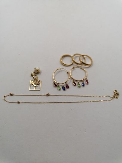 3 Rings Gold 18kt 6,17g 1 Pair of earrings...