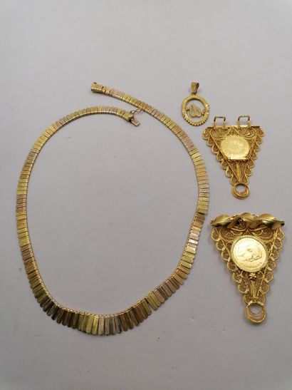 1 Necklace Gold 3 tones 18kt 31,10 g 1 Pendant...
