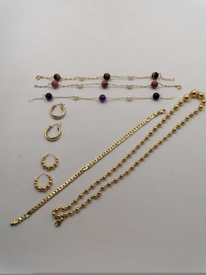 3 Bracelets Gold 18kt, stones and pearls...