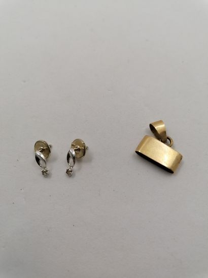 1 Piece of scrap 18kt gold 1,60g 1 Pair of...