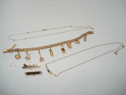 null 1 Bracelet Or 18kt 25,13 g avec pampilles 2 Broches Or 18kt 3,00 g 1 Collier...