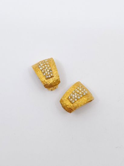 null PHILIP HULITAR
Paire de clips d'oreilles en métal doré et pierres blanches