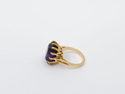 null FRENCH WORK
Cocktail ring in yellow gold 750° decorated with an amethyst 
Gross...