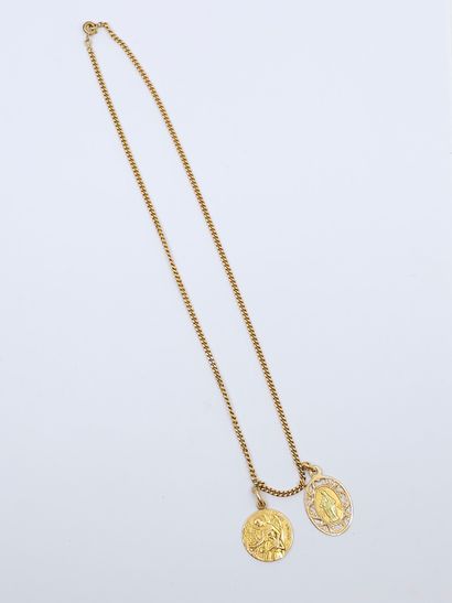 null CHAIN in yellow gold 750° accompanied by two medals in yellow gold 750°. 
weight...