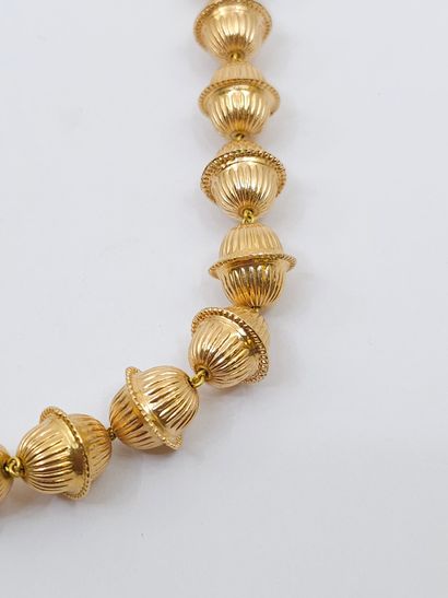 null NECKLACE in yellow gold 750° with godronnées balls
weight : 19,30 g