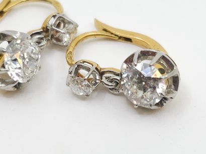 null Pair of two-tone 750° gold sleepers set with half-cut diamonds of about 0.70...