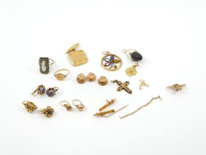 LOT of jewelry in gold 750
Gross weight :...