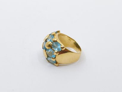 null RING in yellow gold 750° decorated with nine oval topazes 
Gross weight : 11,24...