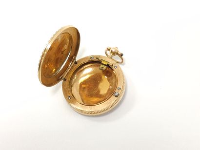 null BOITIER de montre à gousset transformé en porte souvenir, en or jaune 750, émail...