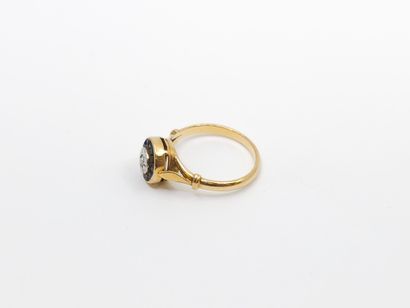 null RING in two-tone gold 750° decorated with a rose and calibrated sapphires 
Gross...