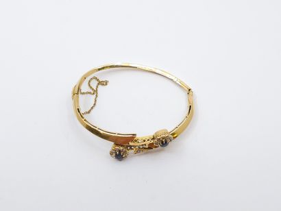 null BRACELET in yellow gold 750° set with roses and blue stones 
Gross weight :...