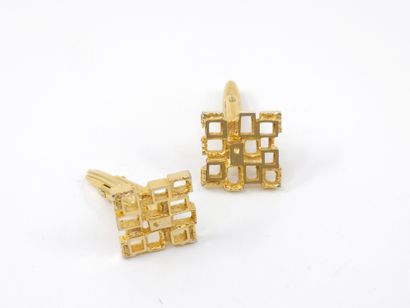 null PAIR OF Cufflinks in yellow gold 750°.
A pair of cufflinks and a golden metal...