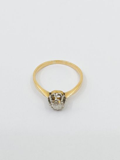 null Solitaire ring in two-tone gold set with an old cut diamond 
Gross weight :...