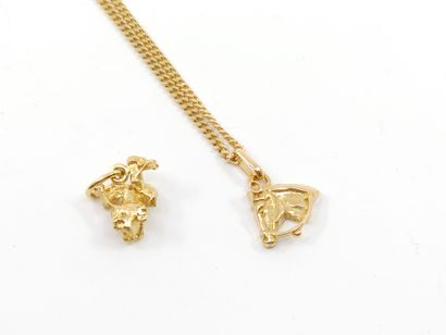 null Nugget-shaped pendant in yellow gold 750 
Weight : 2,45g
A gold chain 750° with...