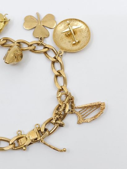 null BRACELET in yellow gold with charms in 14 kt
Gross weight : 55,81g
Bits and...