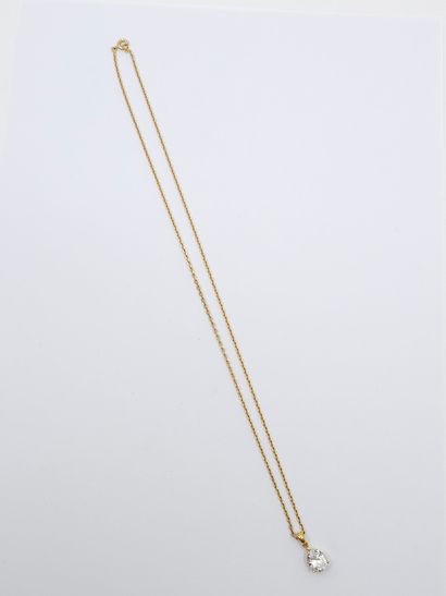 null Yellow gold chain 750° with a white stone 
Gross weight : 7,68g