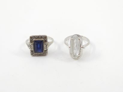 null TWO rings in white gold 750° decorated with white and blue stones
Gross weight:...