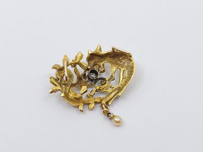 null Yellow gold pendant featuring a dragon with a diamond and a probably fine pearl...