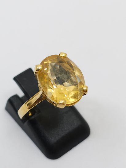 null Yellow gold ring 750° with an oval citrine 
Gross weight : 4,25 g 
TDD 53