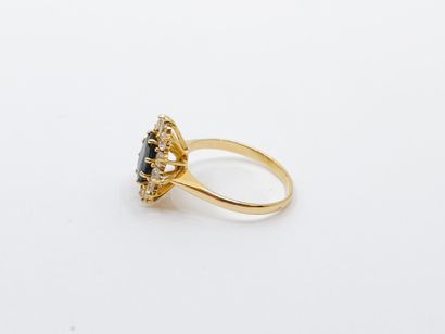null Daisy ring in yellow gold 750° decorated with a blue stone and white stones...