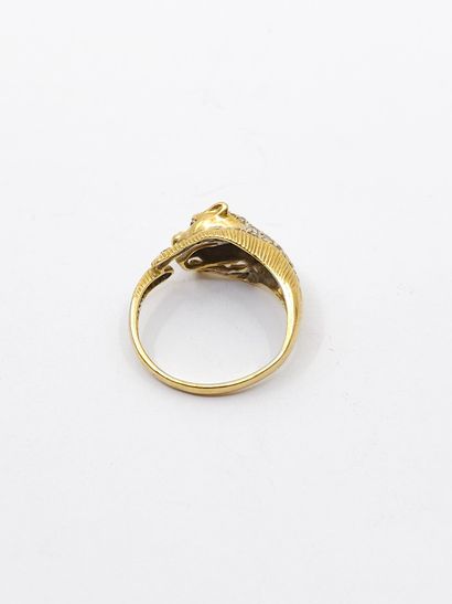 null RING in two-tone 750 gold decorated with panthers and diamonds 
Gross weight...